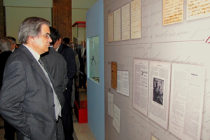 Núcleo 4 da exposição, as cartas de Alfredo Bensaude para o colecionador Lambertini e artigo escrito por Alfredo na revista "A Arte Musical": acervos do Museu da Música e Biblioteca Nacional, respetivamente.